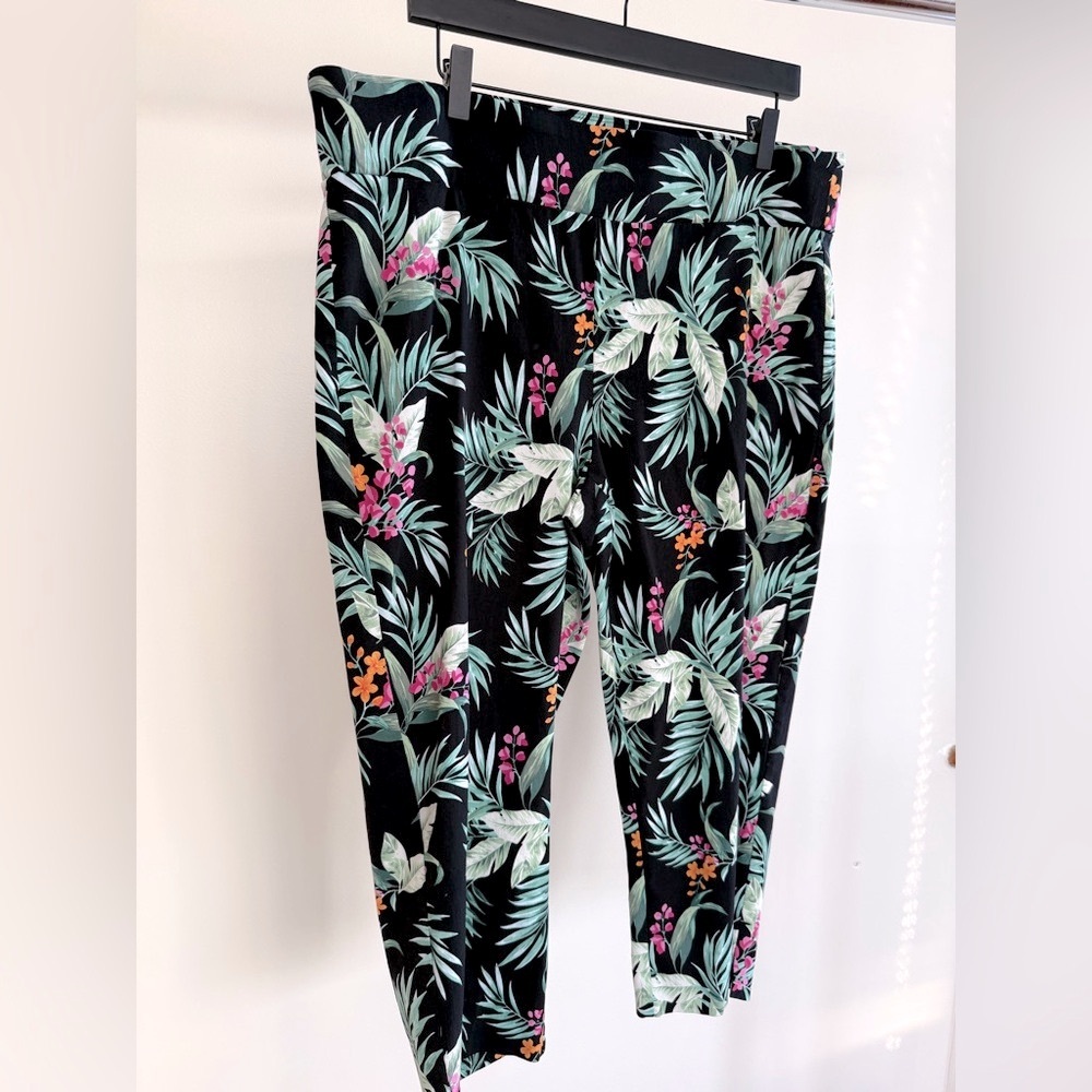 Laura Plus Capris - Picture 2 of 8